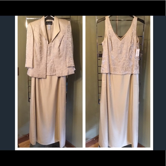 Alex Evenings Dresses & Skirts - ALEX EVENINGS 2pc Cream Evening Gown Set
